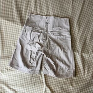 Aritzia Tna Butter Atmosphere Hi-Rise Short Off White